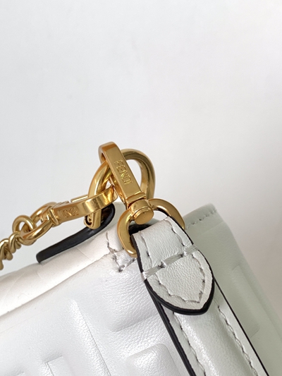 フェンディバッグ着用イメージ